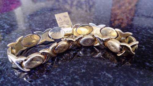 14ct Yellow Gold "Hugs & Kisses" Bracelet.