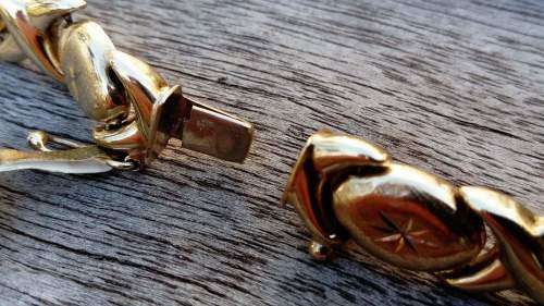 14ct Yellow Gold "Hugs & Kisses" Bracelet.