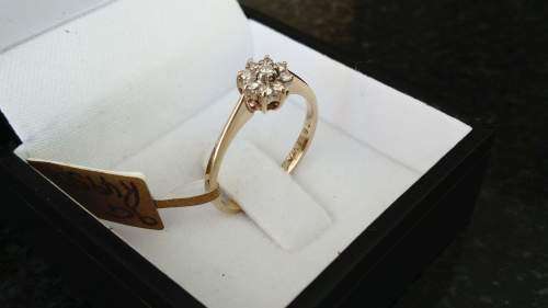 9ct Yellow Gold Diamond Cluster Ring