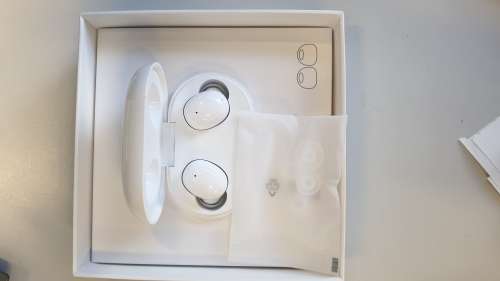 Oppo Enco Earbuds ETI81 in box