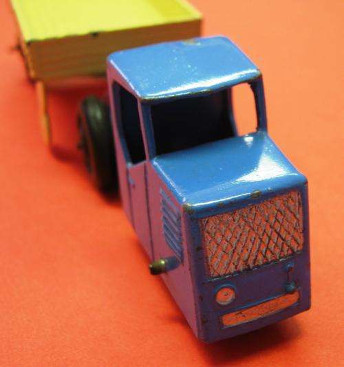 NEAR MINT NO 33a DINKY MECHANICAL HORSE IN BLUE AND CREAM (NOT CORGI)
