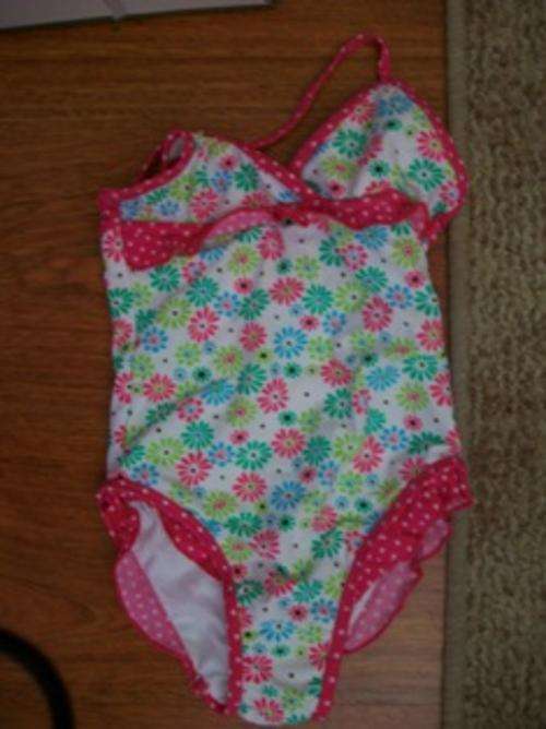 STUNNING GIRLS SWIM SUIT/ COSTUME +-3-5yrs
