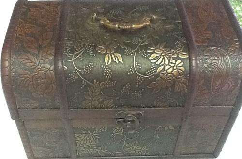 Vintage / antique wooden chest box 30x22x21cm