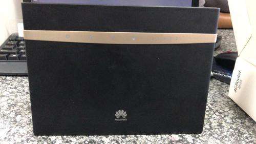 Huawei - B525S-65A - LTE CAT6 - Wi-Fi 2.4G and 5G - Router - Immaculate Condition