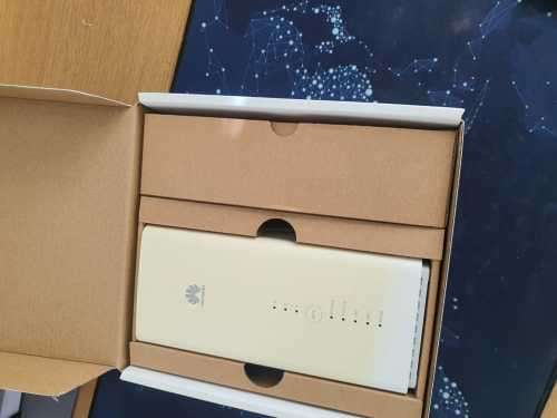 HUAWEI B618s-22d Router - excellent condition in Box