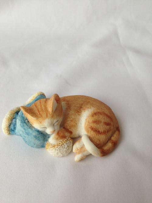 Lovely cat ornament by Shernitt and Eleysa