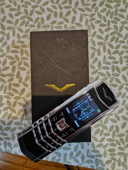 Vertu Signature Black and Silver Copy/Replica *Not Original*