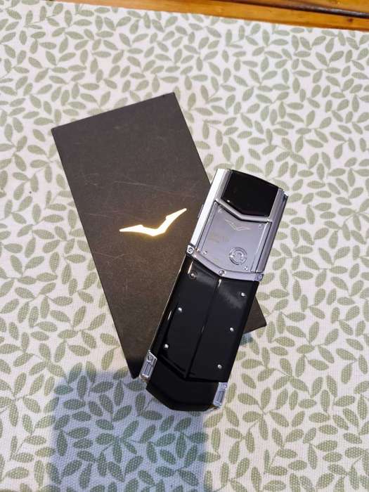 Vertu Signature Black and Silver Copy/Replica *Not Original*