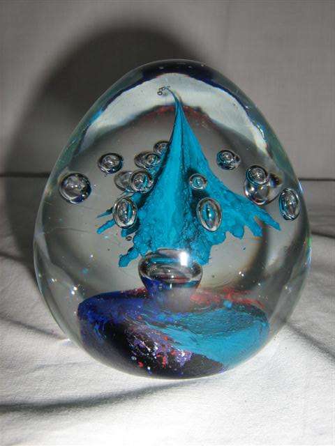 LARGE GLASS PAPER WEIGHT..9.75cm HIGH X 28.40cm AROUND IT'S GIRTH.. WEIGHS 1.10kg..
