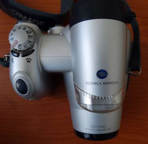 Konica Minolta Camera Working. Needs 4 AA Batteries.