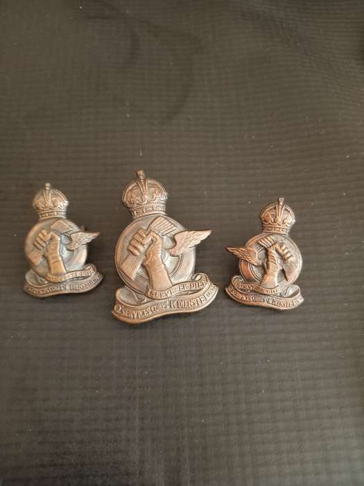 Services Corps Shoulder and Cap Badges. See description