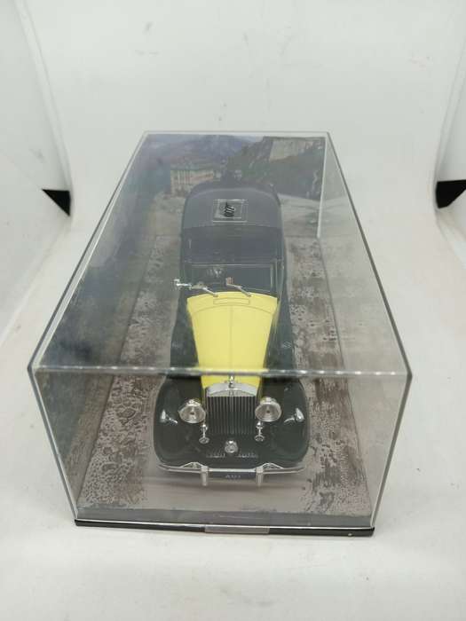 Rolls-Royce Phantom iii - Gold Finger 007 Edition Sealed with book