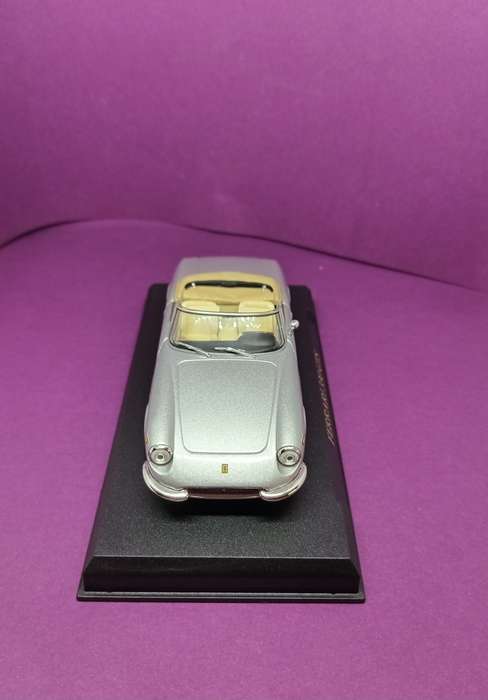 Ferrari Official Product: Ferrari330 GTS -  Die Cast Model 1:43
