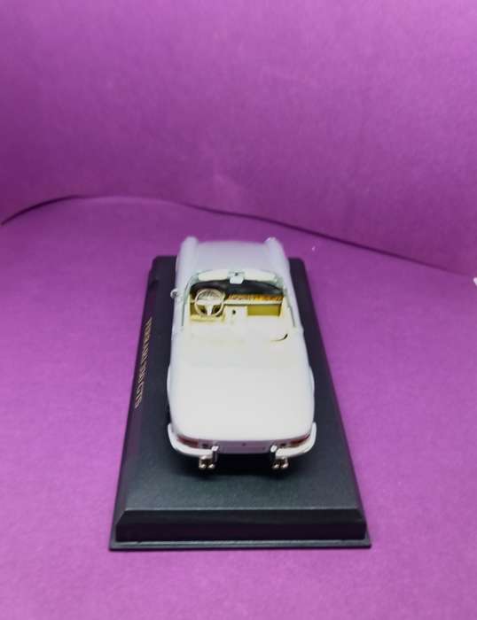 Ferrari Official Product: Ferrari330 GTS -  Die Cast Model 1:43