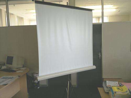 PROJECTOR SCREEN