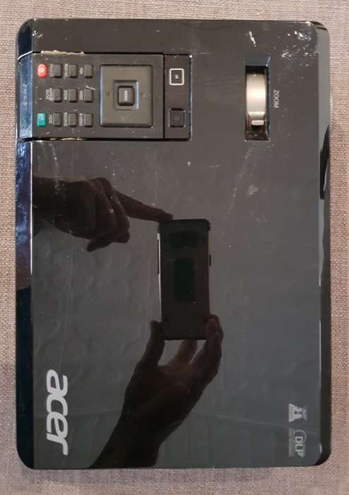 Acer X112 DLP 3D Ready full HD Projector for sale, nearly 5000 Hours lamp life left, almost new