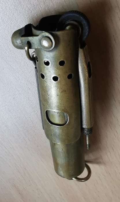 Brass trench lighter with 2 pouches