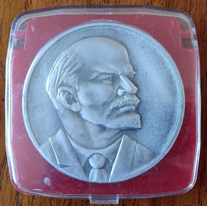 Russian medallion of Lenin 1870-1924