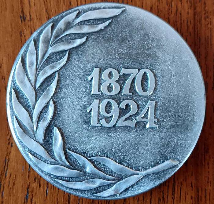 Russian medallion of Lenin 1870-1924