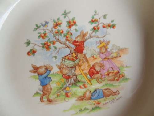 ROYAL DOULTON BUNNYKINS HOT WATER BOWL WITH COVER