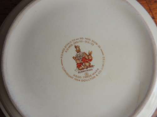 ROYAL DOULTON BUNNYKINS HOT WATER BOWL WITH COVER