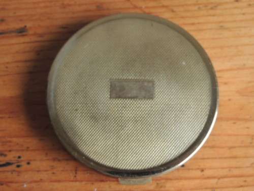 GORGEOUS POWDER COMPACT WITH DAINTY FILIGREE TOP