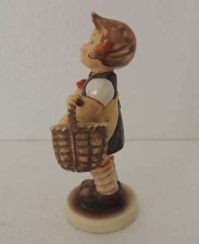 HUMMEL FIGURINE - "SISTER " # 98/0