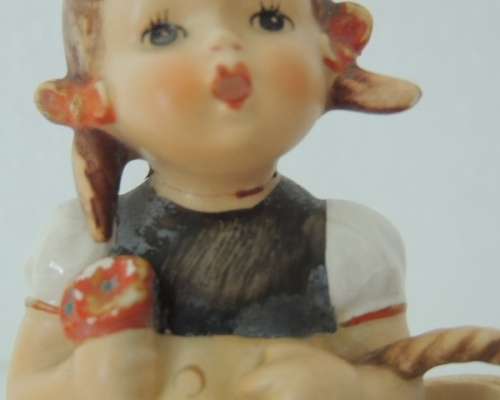 HUMMEL FIGURINE - "SISTER " # 98/0