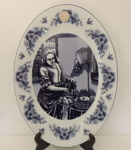 DELFT SPECIAL LIMITED COLLECTOR'S EDITION OVAL PLATE - "THE MAID SERVANT"