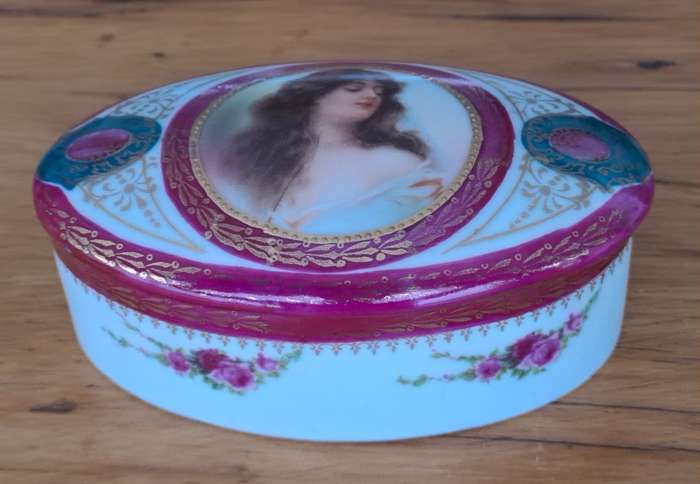 Beautiful Porcelain Trinket Box