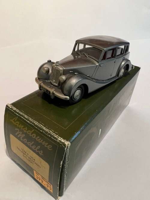 Lansdowne LDM 8 - 1954 Triumph Renown Saloon
