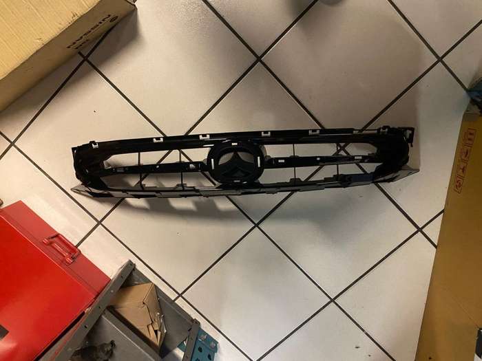 MAZDA 2 MAIN GRILLE