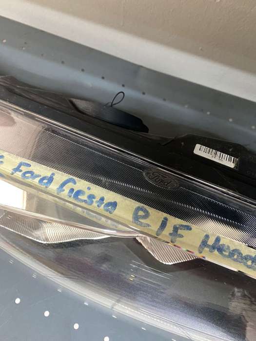 FORD FIESTA RIGHT HEADLIGHT