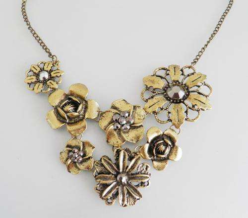Fashion Black Rhinestone Beautiful Flower Choker Necklace