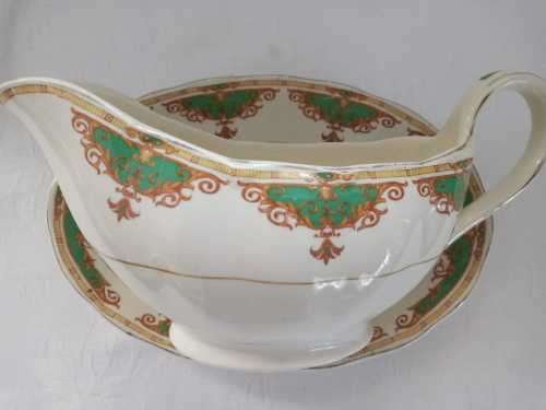 EXCELLENT CONDITION GRINDLEY SAUCE BOAT WITH UNDER PLATE