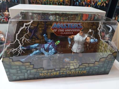 MOTUC MO-LARR vs SKELETOR (MOC) Masters Of The Universe Classics Figure He-Man
