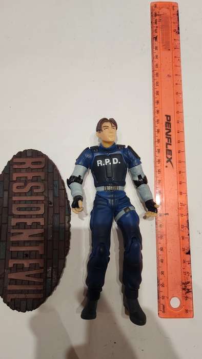 Resident Evil 4 Leon S.Kennedy Action Figure