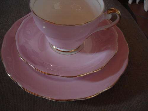 PRETTY ROYAL STANDARD RAINBOW TEA TRIO IN PINK