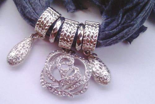 *** BRAND NEW  *** JEWELLERY SCARF BLACK Rose - Dress up any outfit