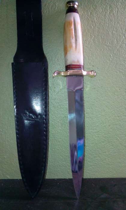 STUNNING VINTAGE PAKISTANI DAGGER KNIVE 30CM LENGTH, BLADE LENGHT 17CM CAMEL BONE HANDLE