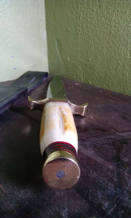 STUNNING VINTAGE PAKISTANI DAGGER KNIVE 30CM LENGTH, BLADE LENGHT 17CM CAMEL BONE HANDLE