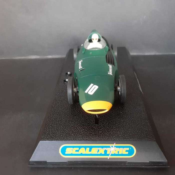 Scalextric C2552 Vanwall F1 #10 Boxed
