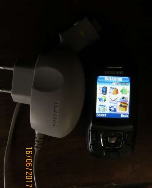 Samsung SGH-E370 with Charger