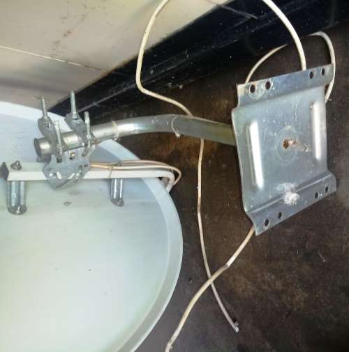 Sattelite Dish with Mounting Bracket