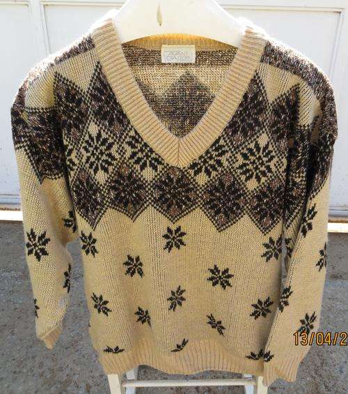 Used Jersey - Men's V-Neck Medium