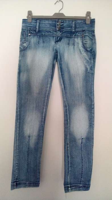 Awesome Lowrise Faded Skinny Jeans By RT Size 32