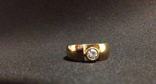 18crt Gold dimond ring starting at R1 bid with no reserve!!!!!!!