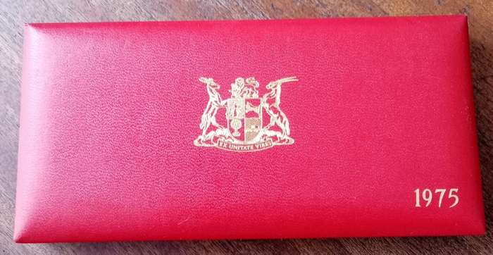 Partial 1975 proof set in red box (50c-1/2c)