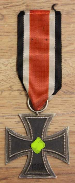 ORIGINAL WW2 GERMAN IRON CROSS SECOND CLASS (EK2)