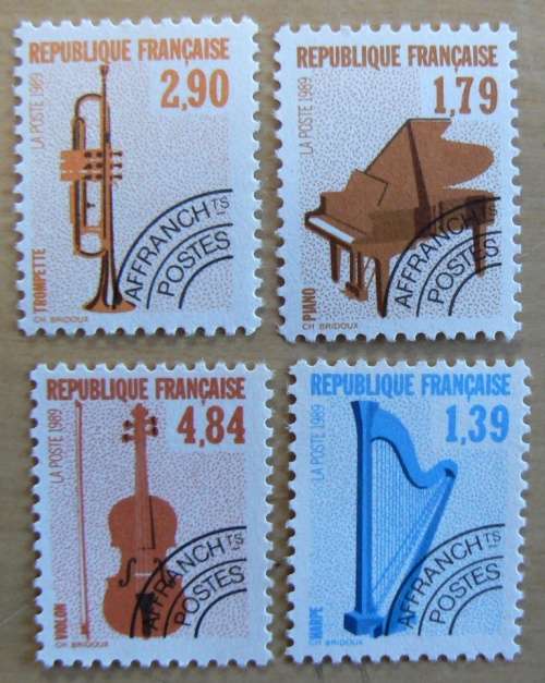 1989 France lot of 39 MNH stamps + strips + block of 4 + 3 booklets - CV$100
